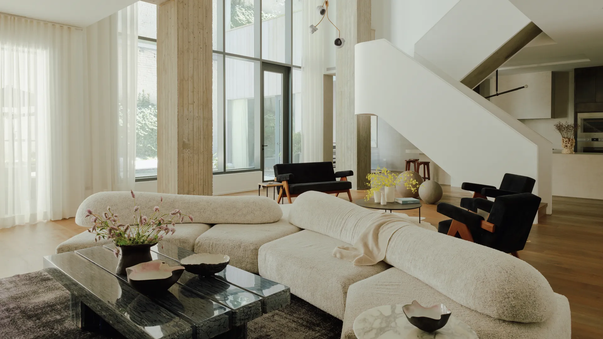 Brutalist Design Living Room With Black And White Furniture