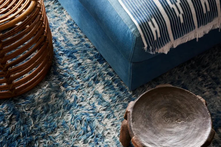 12 Memorable Living Rooms Where Rugs Are The Star!
