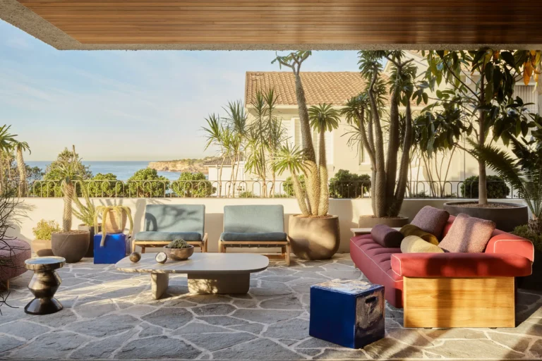 Flack Studio: The Timeless Elegance of The Beachside Home